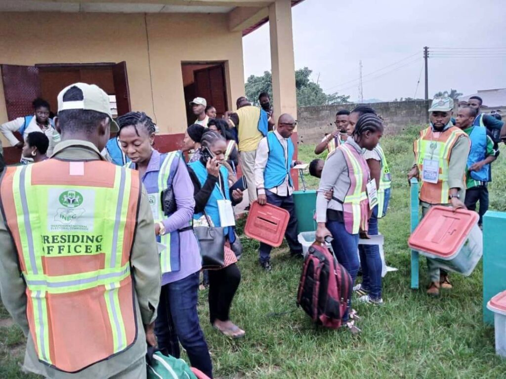 Photos: INEC officials, election materials arrive Ekiti polling units